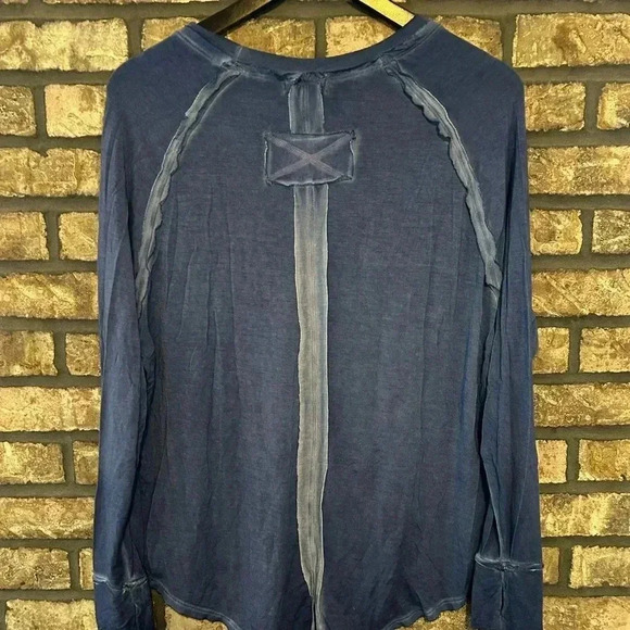 Zenana Blue Flowy Raw Edge Long Sleeve Tee | Size M | Casual Layer - Picture 1 of 4